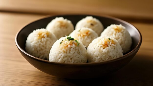 Heerlijk gemaakte rijstballen klaar om gegeten te worden