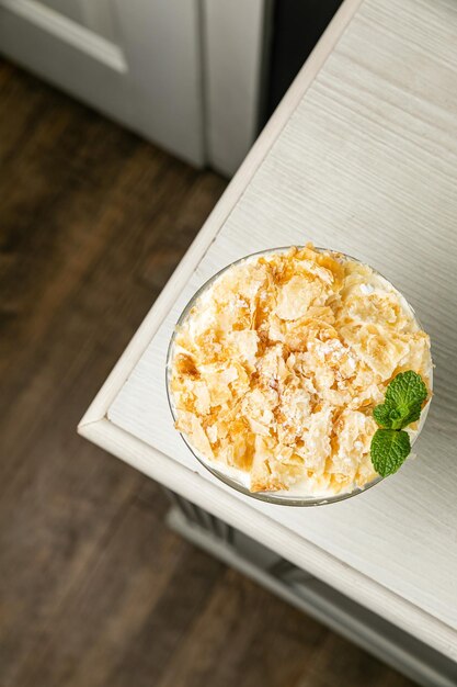 heerlijk huisgemaakt dessert op tafel