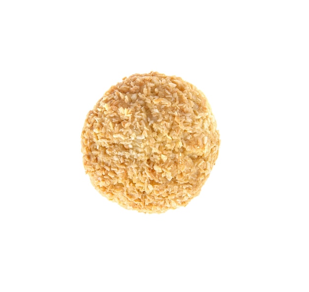 Heerlijk kokoskoekje op witte achtergrond