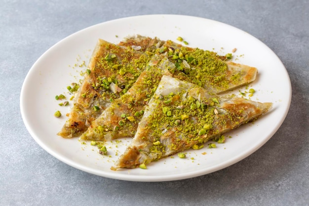 Heerlijk Turks Traditioneel Dessert Katmer Van Gaziantep - groene pistache