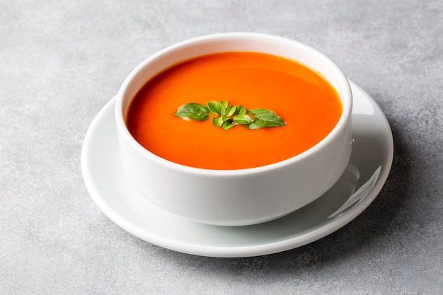 Heerlijk uitziende tomatensoep. Turkse naam; Domeert corbasi