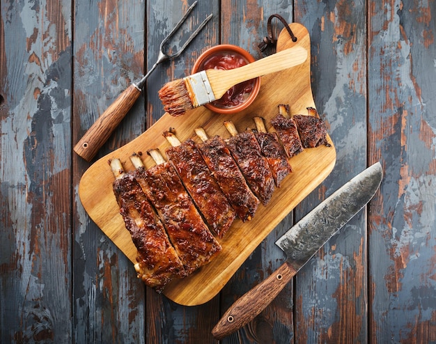 Heerlijke bbq ribs gerookte american style varkensribbetjes met saus