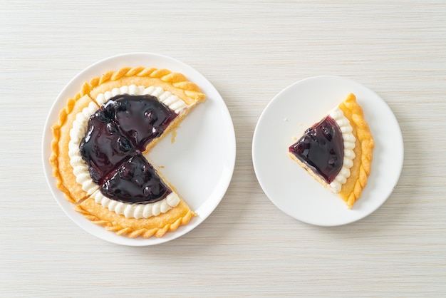 Heerlijke Blueberry Cheese Pie op witte plaat