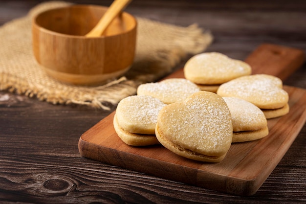 Heerlijke boterkoekjes gevuld met guavepasta