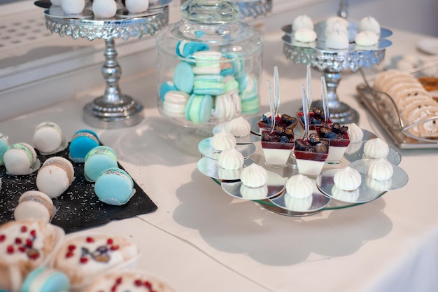 Heerlijke bruiloft receptie candy bar dessert tafel