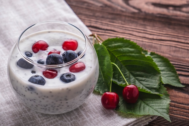 Heerlijke chia pudding met bessen