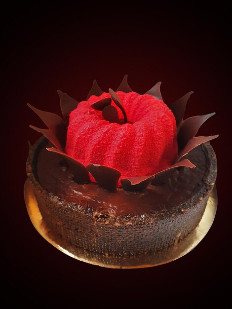 Heerlijke chocolade en aardbeien dessert op donkere achtergrond in CloseUp Shot