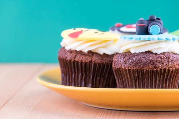 Heerlijke cupcakes op tafel