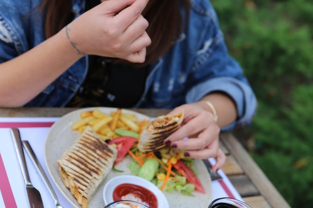 Heerlijke en gegrilde wrap sandwich