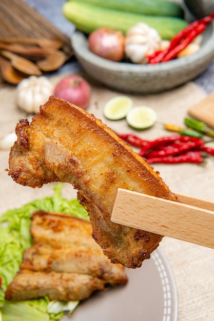 Heerlijke en knapperige Samcan Goreng of Fried Pork Belly uit Medan North Sumatra