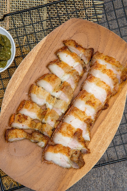 Heerlijke en knapperige Samcan Goreng of Fried Pork Belly uit Medan North Sumatra