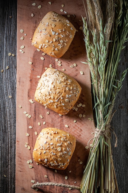 Heerlijke en warme haverbroodjes met korrels