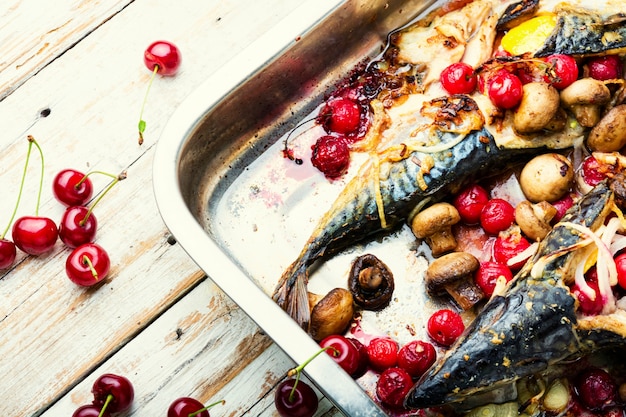 Heerlijke geroosterde makreelvis in ovenschaal