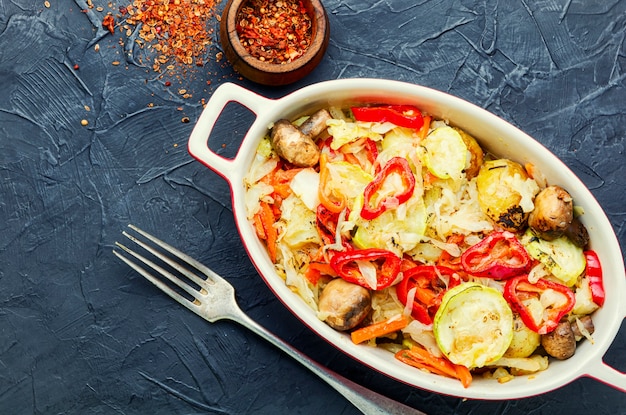 Heerlijke gestoofde groenten, gezond vegetarisch eten. Gestoofde groenten. Gezond eten