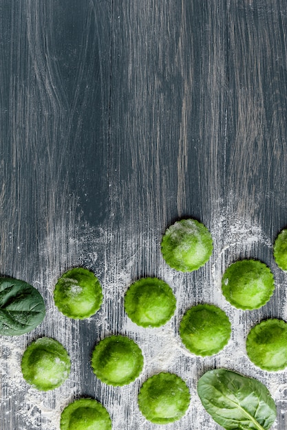 Foto heerlijke groene ravioli