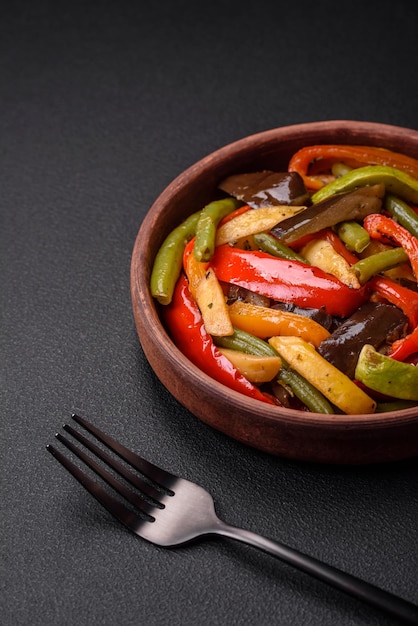 Heerlijke groenten gestoomde paprika's asperges bonen en aardappelen