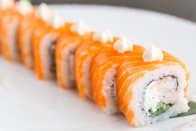 Heerlijke, handgemaakte sushi. Traditioneel Japans eten