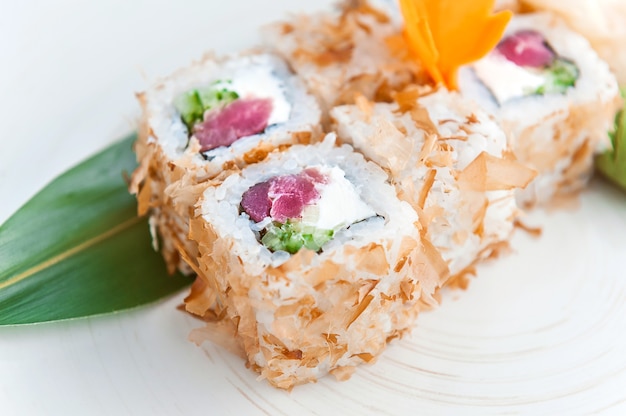 Heerlijke, handgemaakte sushi. Traditioneel Japans eten