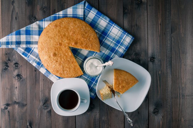 Heerlijke handgemaakte taart en koffiekopje