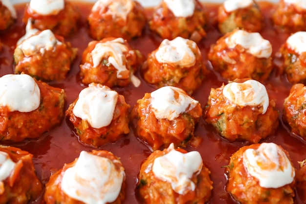 Heerlijke kalkoengehaktballetjes met tomatensaus, close-up