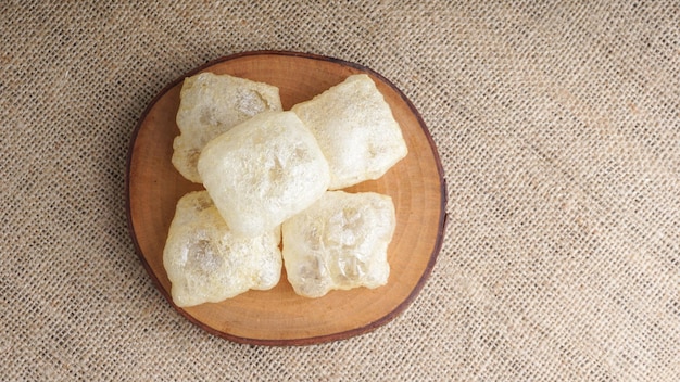 Heerlijke kerupuk kulit Indonesische traditionele crackers Gemaakt van zachte binnenhuid van runderkoe of waterbufallo