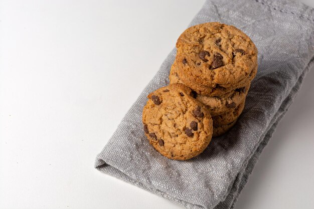 heerlijke koekjes over witte tafel