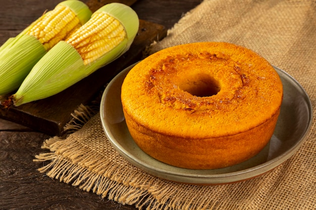 Heerlijke maïscake op tafel Typisch Braziliaanse cake