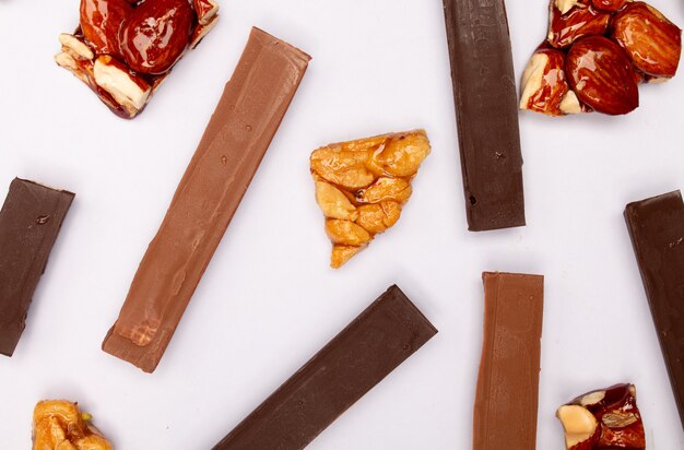 Foto heerlijke melkchocolade met noten
