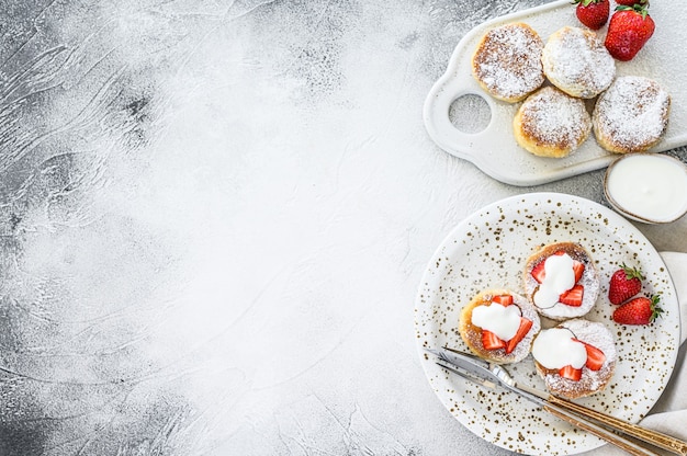 Heerlijke mini pannenkoeken met aardbeien