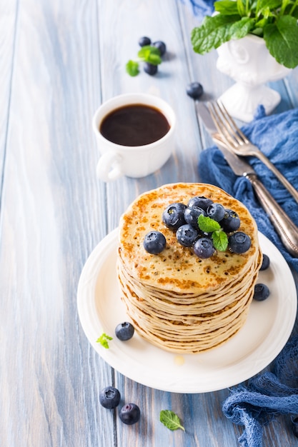 Heerlijke pannenkoeken met verse bosbessen