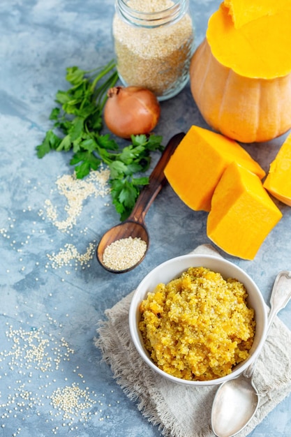 Heerlijke pap van witte quinoa en pompoen