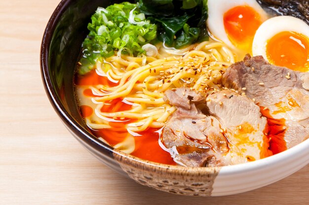 Heerlijke ramen soep in een kom