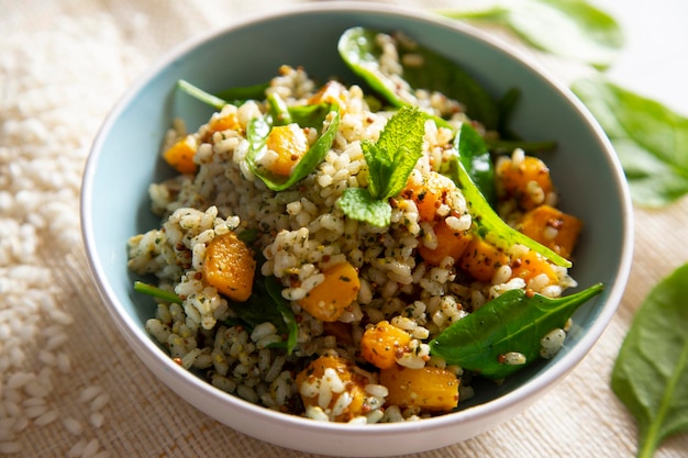 Heerlijke rijstsalade met pompoen en spinazie