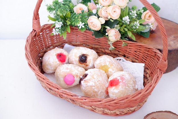 heerlijke smaak gevulde bal donuts als achtergrond