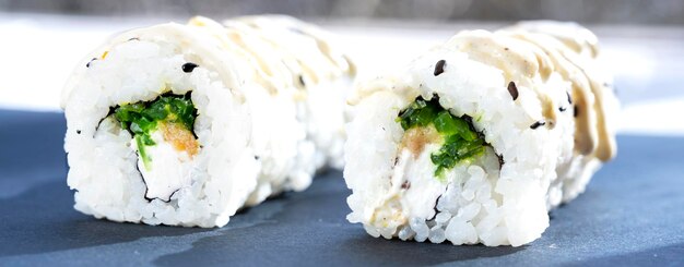 Heerlijke Sushi. Mooie rollen. Vis sushi