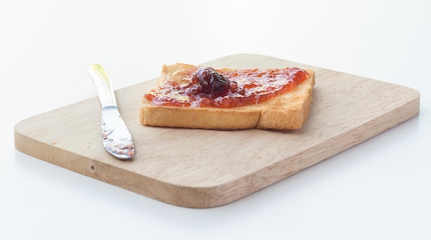 Heerlijke toast met aardbeienjam