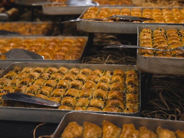 Heerlijke Turkse baklava bij het hotelbuffet