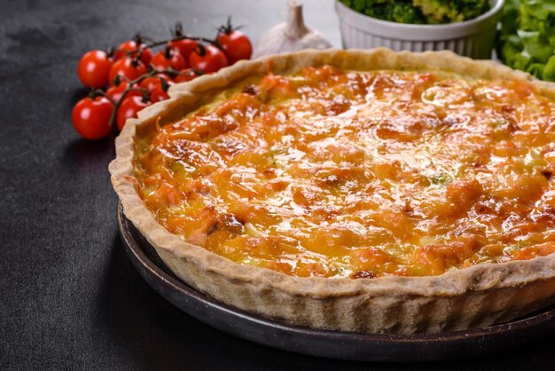 Heerlijke verse quiche met broccoli, zalm en kaas