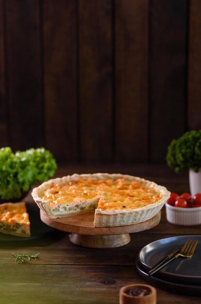 Heerlijke verse quiche met broccoli, zalm en kaas