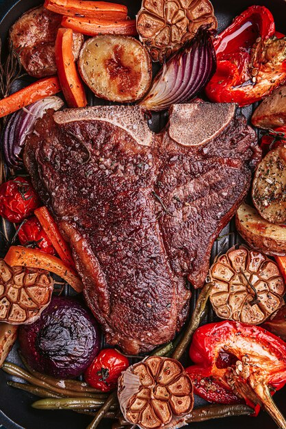 Heerlijke verse steak voor het diner. lekker en gezond eiwitrijk voedsel