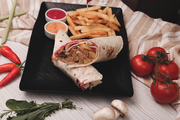 heerlijke vlees durum turkse kebap sandwich wrap