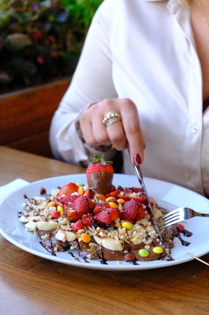 Heerlijke wafel met chocoladesaus