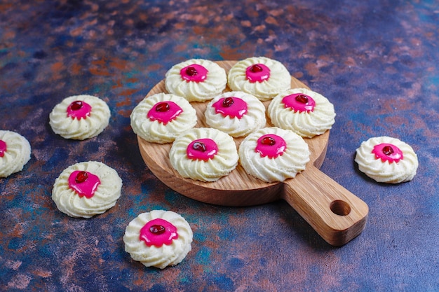 Heerlijke zelfgemaakte koekjes met granaatappelpitjes.