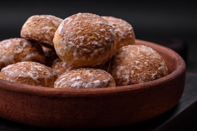 Heerlijke zoete ronde peperkoek met jam erin