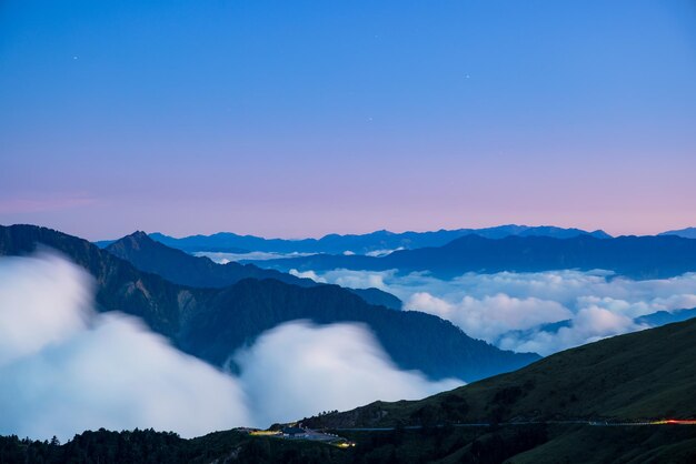 Hehuanshan National Forest Recreation Area in Nantou Taiwan bij zonsondergang