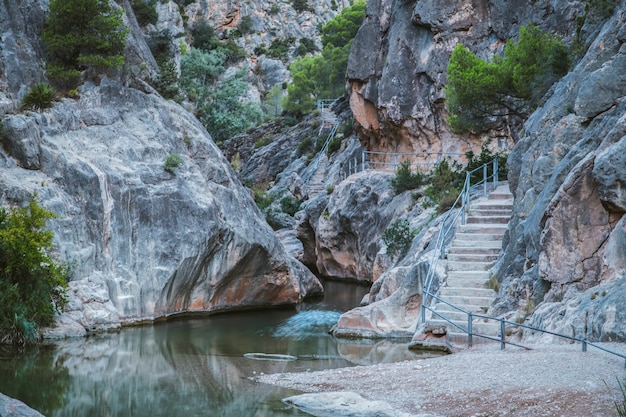 Heiligdom van het rivierlandschap van La Fontcalda, Catalonië, Tarragona, Spanje