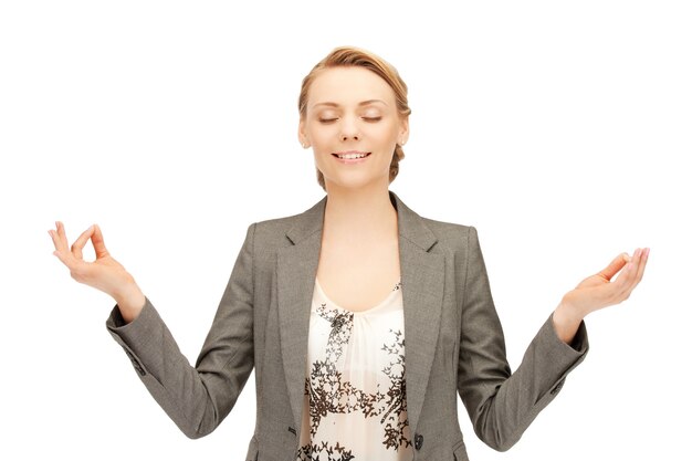 Foto helder beeld van mooie vrouw in meditatie