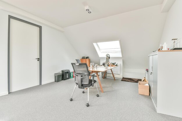 Helder en modern zolderhuis met natuurlijk licht