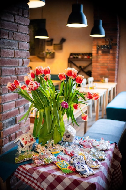 Helder en prachtig bloemenboeket van mooie rode bloemen voor Valentijnsdag Close-up foto