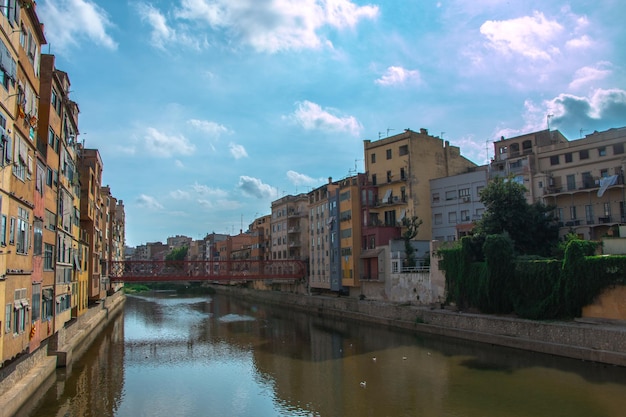 heldere kleurrijke huizen in de stad Girona